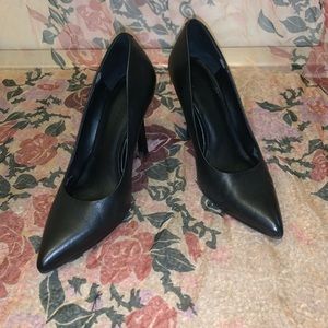 BLACK BCBG HEELS